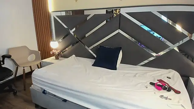 Ambarross  online show from 04/08/26, 01:33