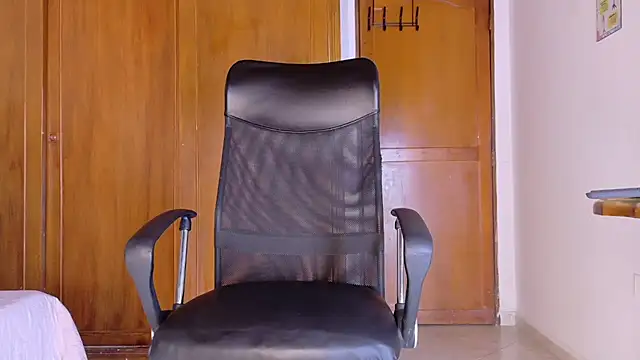Snapshot of samirths_boy_ chatting on 06/19/26, 07:17 samirths boy online show from 06/19/26, 07:17