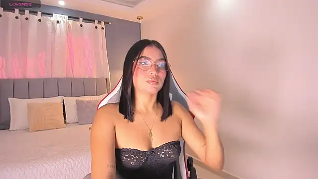 Snapshot of valentina_Noa chatting on 06/02/26, 12:40 valentina Noa online show from 06/02/26, 12:40