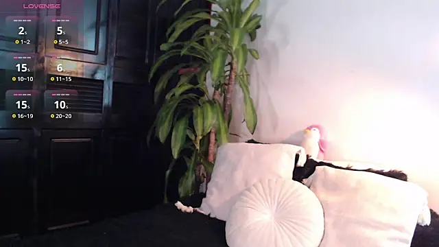 Snapshot of Mia_Volkova_ chatting on 04/20/26, 01:47 Mia Volkova online show from 04/20/26, 01:47