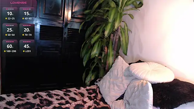 Snapshot of Mia_Volkova_ chatting on 05/26/26, 03:08 Mia Volkova online show from 05/26/26, 03:08