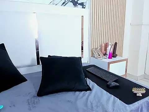 Zoehoney hl online show from 03/18/26, 05:21