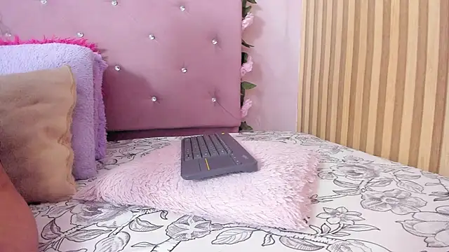 lovely  kiss   online show from 06/05/26, 06:24