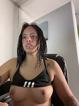 CarolinaRaven online show from 04/28/26, 04:39