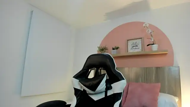 ivette swan online show from 05/25/26, 07:53