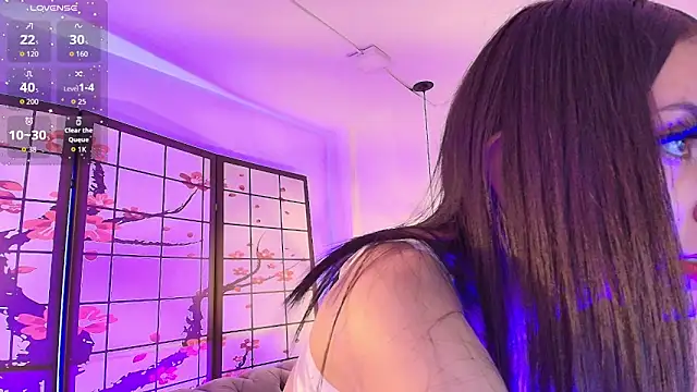 Snapshot of ShadowLune chatting on 02/15/26, 07:32 ShadowLune online show from 02/15/26, 07:32