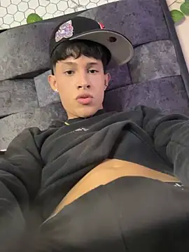 Snapshot of Adam_hottie chatting on 02/11/26, 01:32 Adam hottie online show from 02/11/26, 01:32