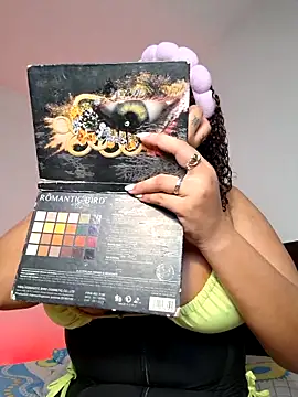 Snapshot of curly_girl_31 chatting on 02/02/26, 06:28 curly girl 31 online show from 02/02/26, 06:28