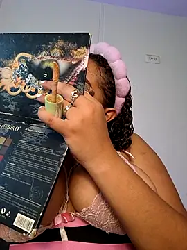 Snapshot of curly_girl_31 chatting on 02/13/26, 06:48 curly girl 31 online show from 02/13/26, 06:48