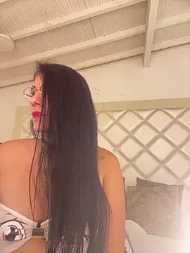 Snapshot of Miaswwe chatting on 02/25/26, 03:21 Miaswwe online show from 02/25/26, 03:21