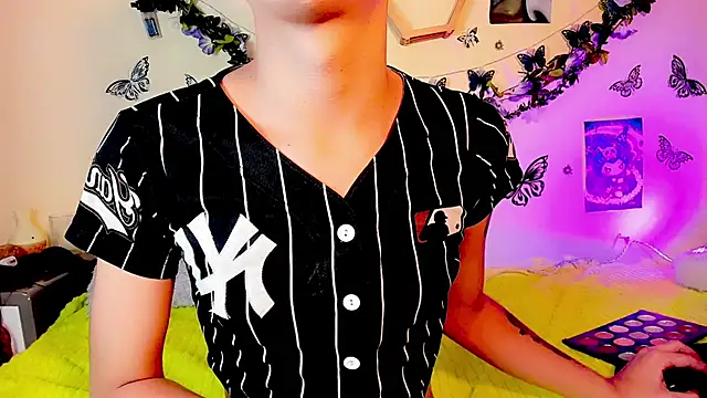 Miss-Saraii online show from 04/13/26, 02:33