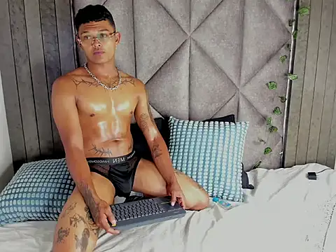 AndrewKenoxx  online show from 02/27/26, 07:36