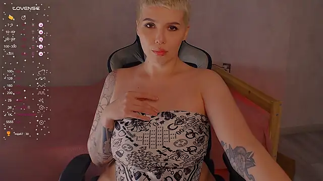 Snapshot of Elise_Day chatting on 06/24/26, 04:28 Elise Day online show from 06/24/26, 04:28