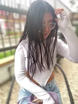 StrawberryPink  online show from 03/06/26, 11:28