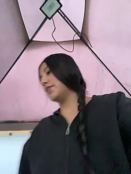 StrawberryPink  online show from 04/02/26, 10:57