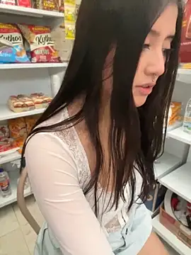 StrawberryPink  online show from 04/17/26, 11:24