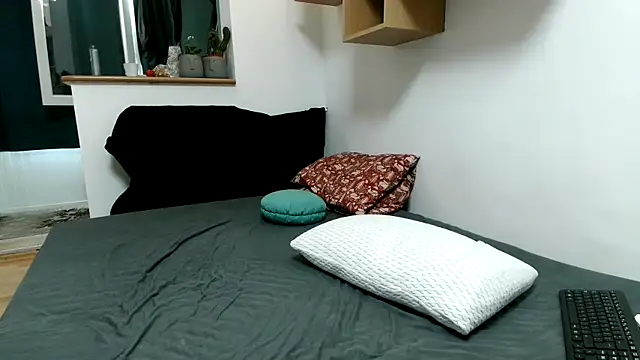 Snapshot of Crista-Elio chatting on 04/19/26, 03:11 Crista-Elio online show from 04/19/26, 03:11