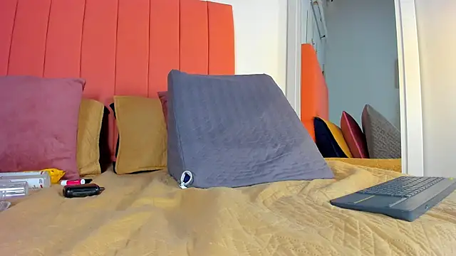 rose thompson19 online show from 03/31/26, 07:36