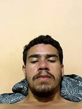 Snapshot of reipromiscuo01 chatting on 01/17/26, 01:43 reipromiscuo01 online show from 01/17/26, 01:43