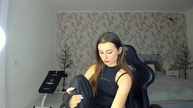 Snapshot of Hot_Molly5 chatting on 02/04/26, 07:31 Hot Molly5 online show from 02/04/26, 07:31