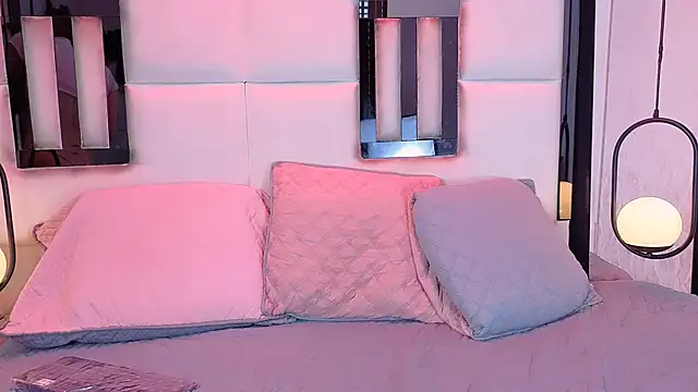 Snapshot of JuneCollins chatting on 02/27/26, 09:15 JuneCollins online show from 02/27/26, 09:15