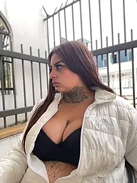 EmilyMoore Pink online show from 02/06/26, 07:50