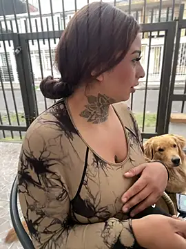 EmilyMoore Pink online show from 02/17/26, 11:00