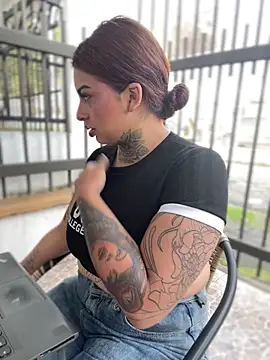 EmilyMoore Pink online show from 03/02/26, 12:45