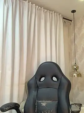 Snapshot of Auri__ chatting on 06/26/26, 07:29 Auri online show from 06/26/26, 07:29