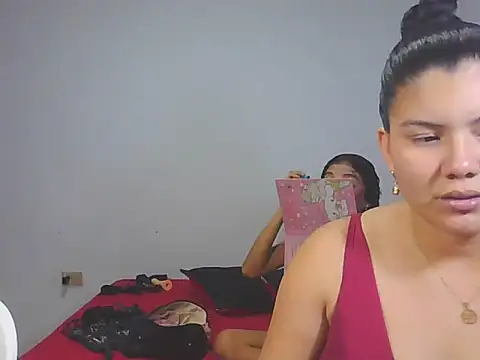 Helena-Paola online show from 02/05/26, 03:11