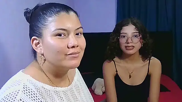 Helena-Paola online show from 03/13/26, 11:55