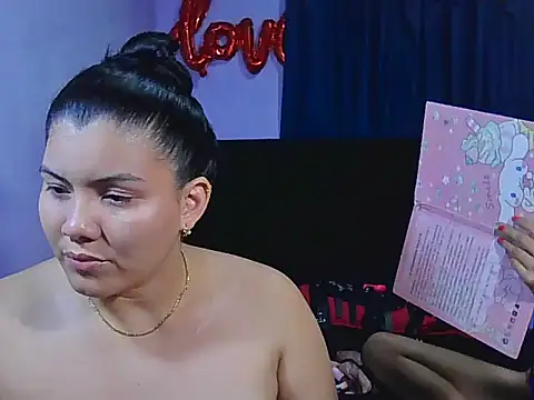 Helena-Paola online show from 04/15/26, 01:12