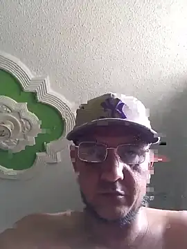 Snapshot of Juanstevan2724 chatting on 02/20/26, 08:42 Juanstevan2724 online show from 02/20/26, 08:42