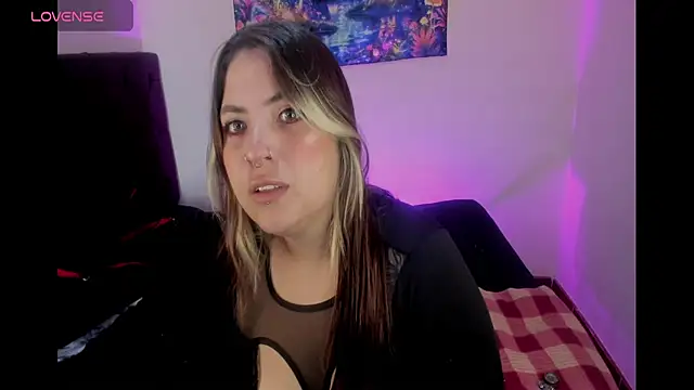 Snapshot of lunaa_rayy420 chatting on 06/03/26, 04:45 lunaa rayy420 online show from 06/03/26, 04:45
