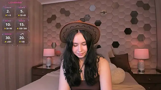 GiovannaAntonelli online show from 04/22/26, 07:37