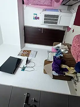 Hot-Tinaa online show from 04/09/26, 12:54