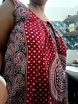 Hot-Tinaa online show from 04/18/26, 03:43