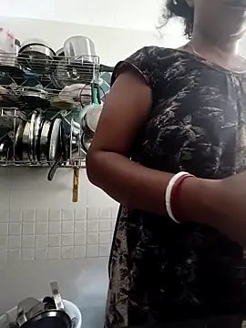 Hot-Tinaa online show from 04/24/26, 08:50