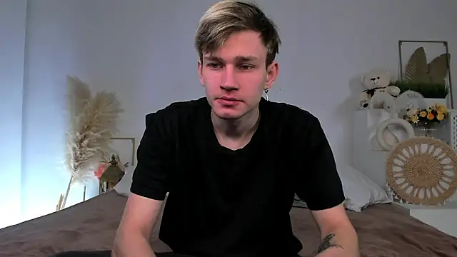 Snapshot of Volan_Starts chatting on 02/21/26, 04:13 Volan Starts online show from 02/21/26, 04:13