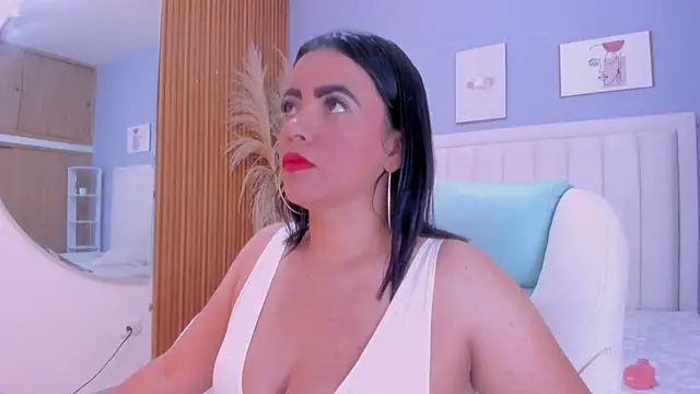 Snapshot of helen_jonesx chatting on 02/11/26, 12:10 helen jonesx online show from 02/11/26, 12:10