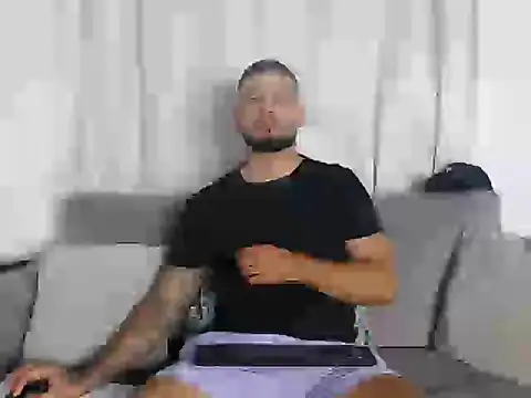 Snapshot of Handsomen69 chatting on 06/03/26, 02:58 Handsomen69 online show from 06/03/26, 02:58