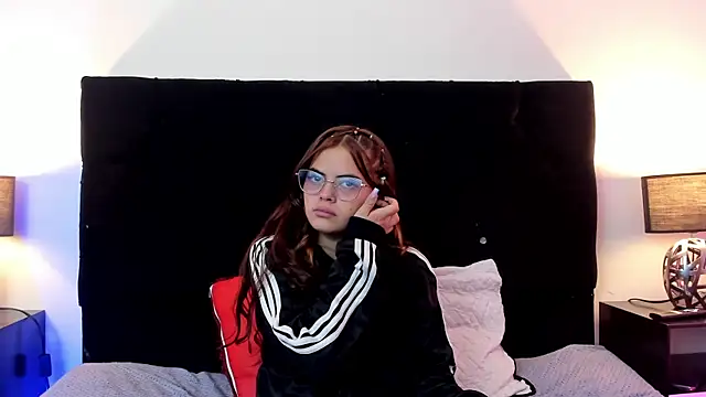 Snapshot of queen_missy chatting on 07/04/26, 09:21 queen missy online show from 07/04/26, 09:21