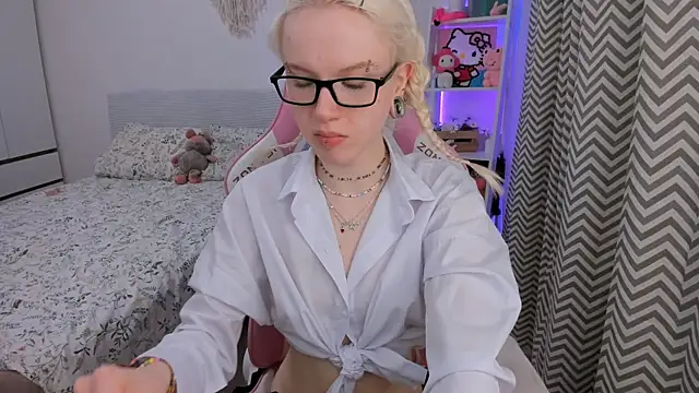 Snapshot of Mia_WaterFall chatting on 02/06/26, 03:11 Mia WaterFall online show from 02/06/26, 03:11