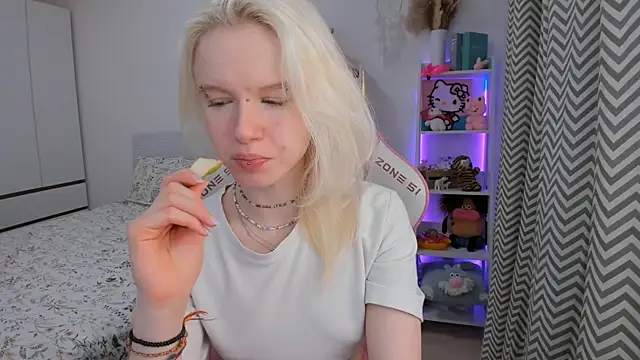 Snapshot of Mia_WaterFall chatting on 02/13/26, 03:24 Mia WaterFall online show from 02/13/26, 03:24