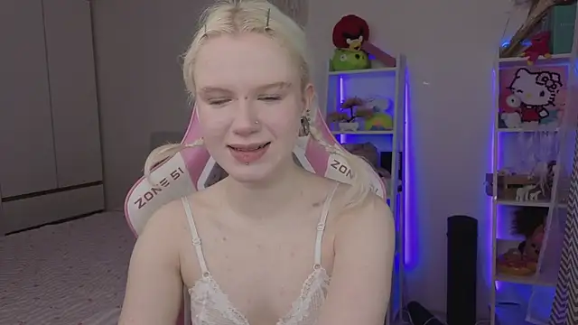 Mia WaterFall online show from 04/01/26, 03:18