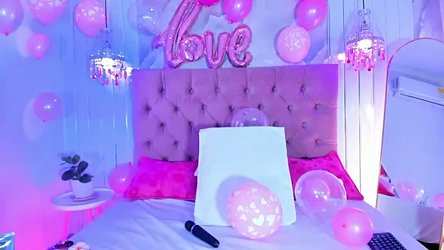 Snapshot of Gabby-Sweet chatting on 02/14/26, 12:02 Gabby-Sweet online show from 02/14/26, 12:02