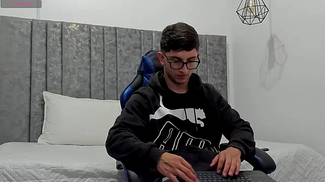 Calvin Hunter online show from 03/28/26, 01:05