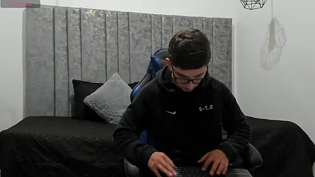 Calvin Hunter online show from 04/09/26, 02:00