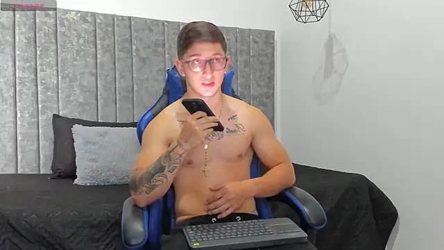 Calvin Hunter online show from 04/13/26, 02:44