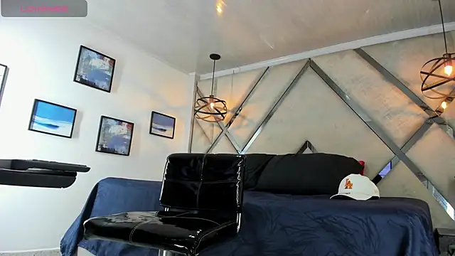 Snapshot of Dusan_Grey77 chatting on 02/06/26, 03:44 Dusan Grey77 online show from 02/06/26, 03:44